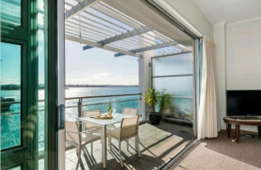 Life on Water- Princes Wharf apartment with fabulous views